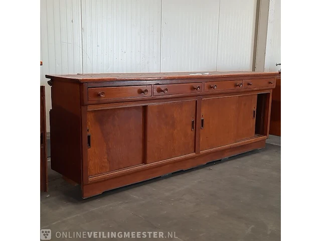 Nostalgische laboratorium kast met werkbanken - afbeelding 17 van  24