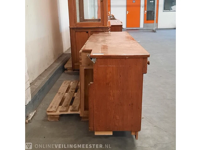 Nostalgische laboratorium kast met werkbanken - afbeelding 4 van  24