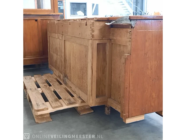 Nostalgische laboratorium kast met werkbanken - afbeelding 5 van  24
