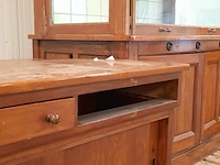 Nostalgische laboratorium kast met werkbanken - afbeelding 6 van  24