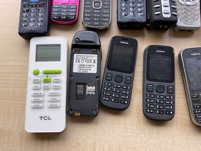 Nostalgische mobiele telefoon (25x) - afbeelding 6 van  7