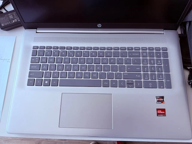 Notebook hp 17-cpoxxx met lader en tas - afbeelding 2 van  4