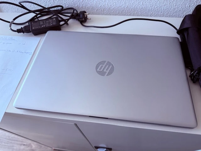 Notebook hp 17-cpoxxx met lader en tas - afbeelding 3 van  4