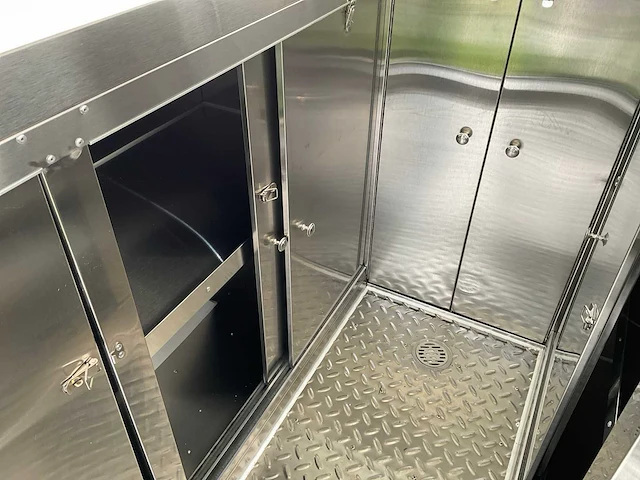 Novada - foodtrailer - afbeelding 26 van  37