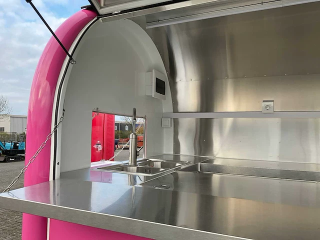 Novada - foodtrailer - afbeelding 2 van  37