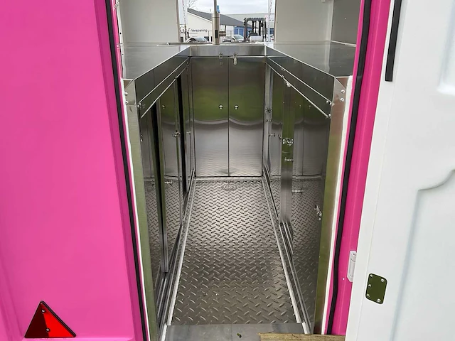 Novada - foodtrailer - afbeelding 4 van  37
