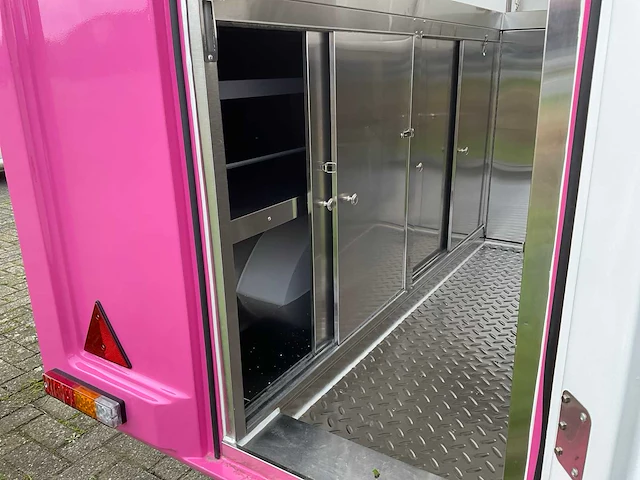 Novada - foodtrailer - afbeelding 8 van  37