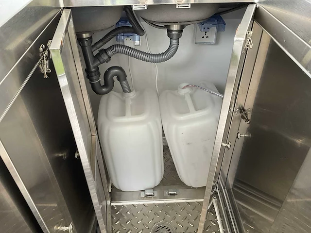 Novada - foodtrailer - afbeelding 16 van  37