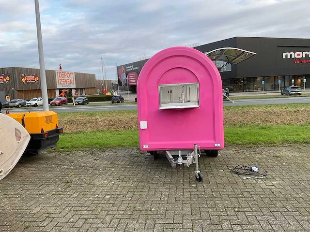 Novada - foodtrailer - afbeelding 33 van  37