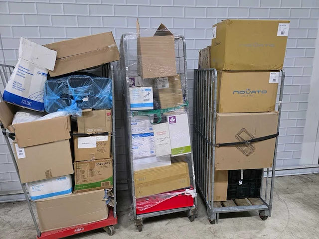 Novato, cmt, etc. - partij disposables - afbeelding 1 van  7