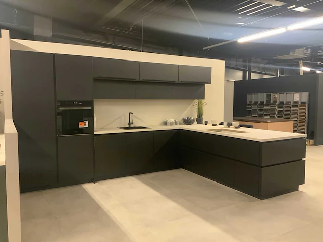 Novellini nove kuadra 2.0 showroom keuken hoekopstelling - afbeelding 1 van  33
