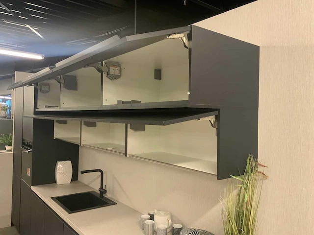 Novellini nove kuadra 2.0 showroom keuken hoekopstelling - afbeelding 21 van  33