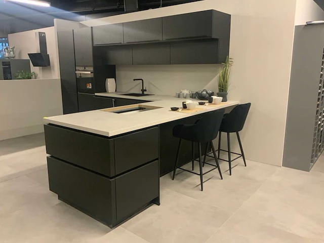 Novellini nove kuadra 2.0 showroom keuken hoekopstelling - afbeelding 12 van  33