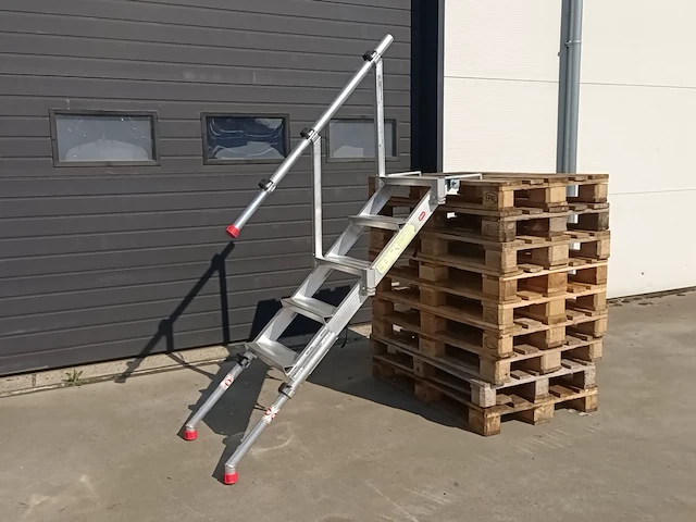(ns materiaal) 2x aanbouw steigertrap, altrex, 2014 - afbeelding 1 van  13