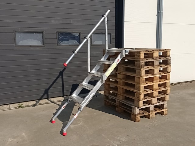 (ns materiaal) 2x aanbouw steigertrap altrex, 2014 - afbeelding 1 van  13