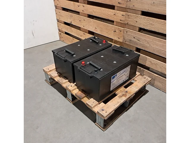 (ns materiaal) 2x loodbatterij, exide, sonnenschein dryfit a512/200a - afbeelding 1 van  6