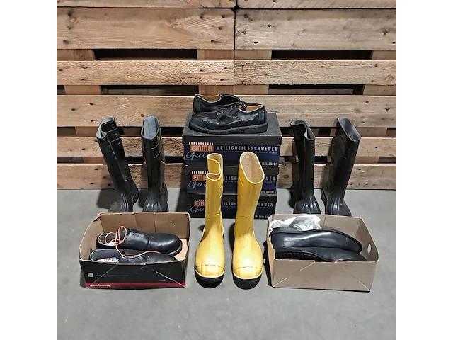 (ns materiaal) 8x werkschoenen/laarzen - afbeelding 1 van  26