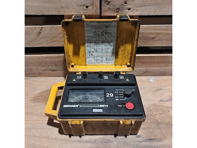 (ns materiaal) analoge isolatieweerstandtester, megger, bm11 - afbeelding 1 van  10