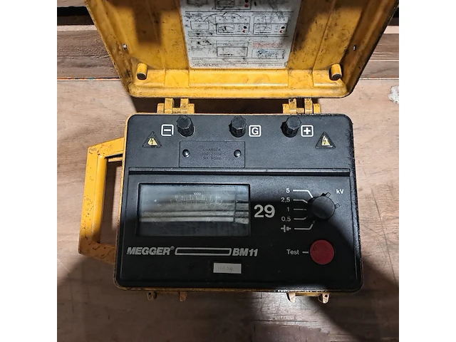 (ns materiaal) analoge isolatieweerstandtester, megger, bm11 - afbeelding 3 van  10