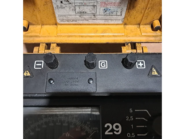 (ns materiaal) analoge isolatieweerstandtester, megger, bm11 - afbeelding 6 van  10