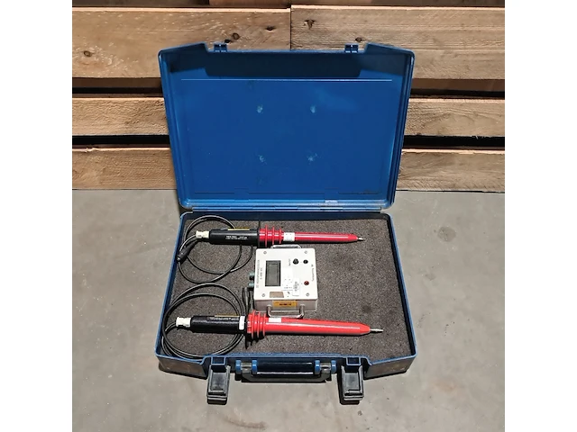 (ns materiaal) dc-hoogspanningstester met 2x sonde, testec hvp-40, fluke 80k-40 - afbeelding 1 van  9