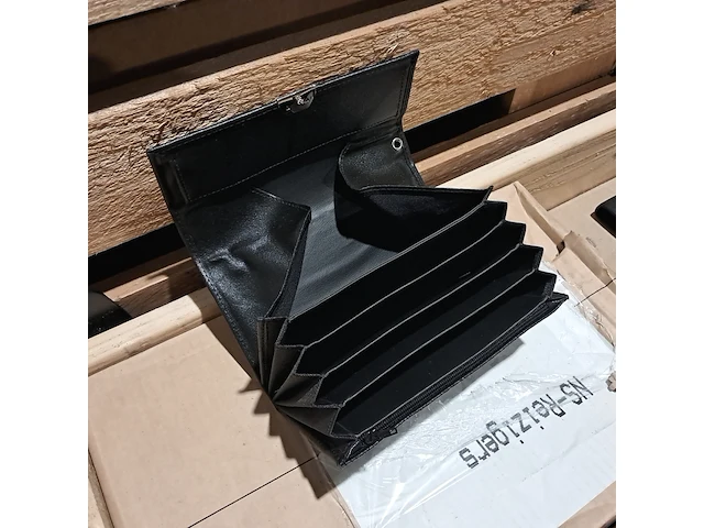 (ns materiaal) geldbeurzen, organizers en plastic dekseltjes - afbeelding 17 van  18