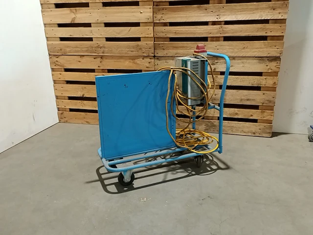 (ns materiaal) mobiele acculader - afbeelding 1 van  6