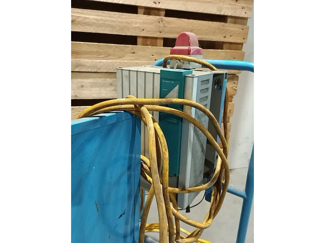 (ns materiaal) mobiele acculader - afbeelding 3 van  6