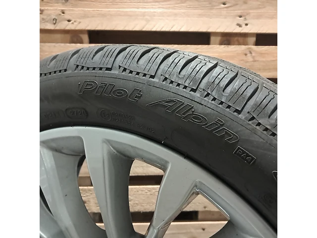(ns materiaal) set winterbanden, michelin, pilot alpine pa4, incl. velgen, bmw - afbeelding 6 van  11