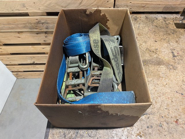 (ns materiaal) werkbank met bankschroef, incl. inhoud - afbeelding 3 van  11