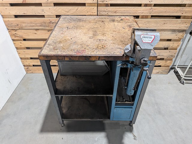 (ns materiaal) werkbank met bankschroef, incl. inhoud - afbeelding 4 van  11