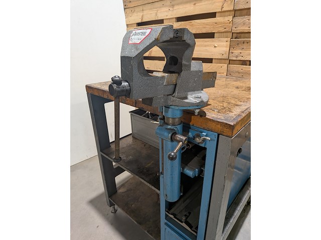 (ns materiaal) werkbank met bankschroef, incl. inhoud - afbeelding 5 van  11