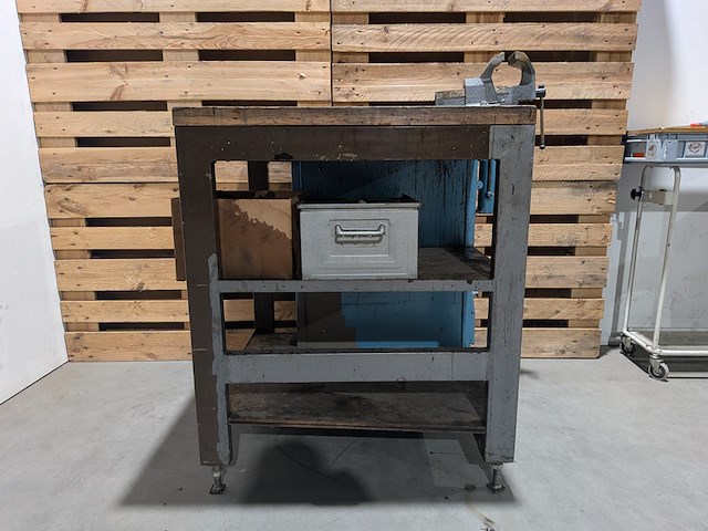 (ns materiaal) werkbank met bankschroef, incl. inhoud - afbeelding 10 van  11