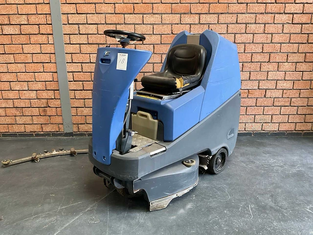 Numatic ttv 678/300t zelfrijdende vloerreiniger - afbeelding 1 van  11