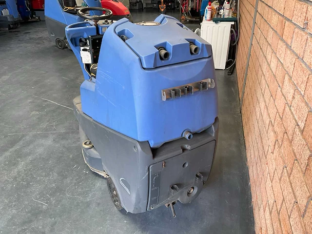 Numatic ttv 678/300t zelfrijdende vloerreiniger - afbeelding 9 van  11