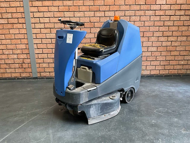 Numatic ttv 678/300t zelfrijdende vloerreiniger - afbeelding 1 van  12