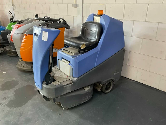 Numatic ttv 678/300t zelfrijdende vloerreiniger - afbeelding 1 van  11