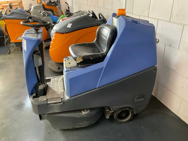 Numatic ttv 678/300t zelfrijdende vloerreiniger - afbeelding 7 van  11