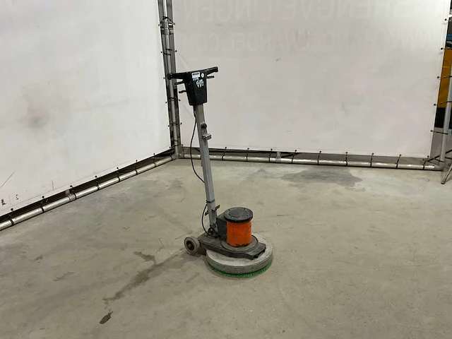 Numatic vloermachine - afbeelding 2 van  7