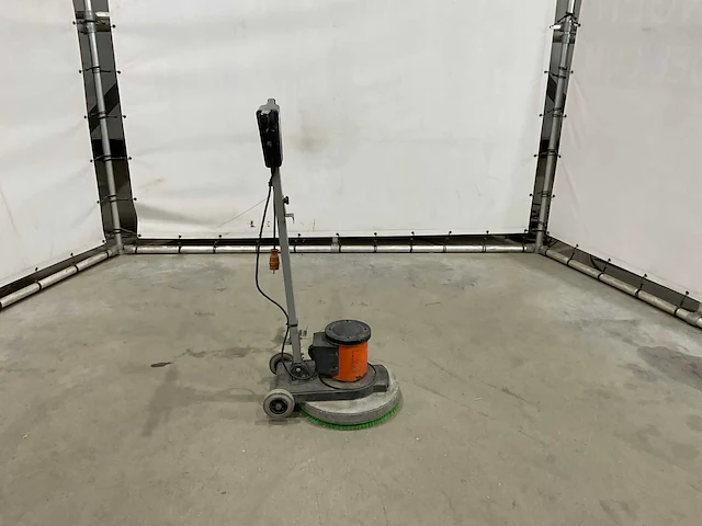 Numatic vloermachine - afbeelding 4 van  7