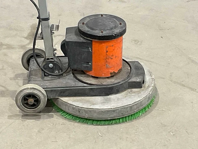 Numatic vloermachine - afbeelding 5 van  7