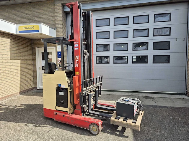 Nyk - 1990 - fbrf-15-50sb-670 - reach truck - afbeelding 1 van  4