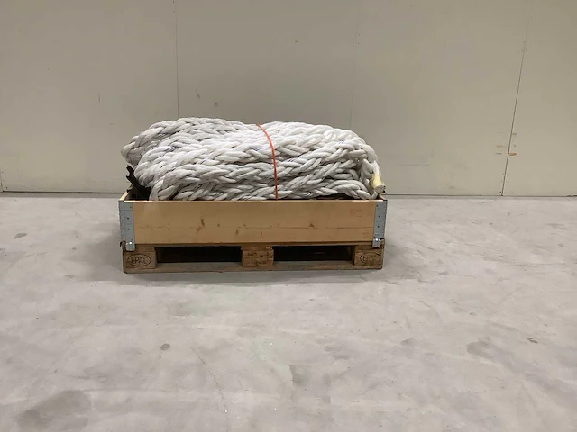 Nylon rekkertouw. circa 80mm. circa 25m. - afbeelding 1 van  3