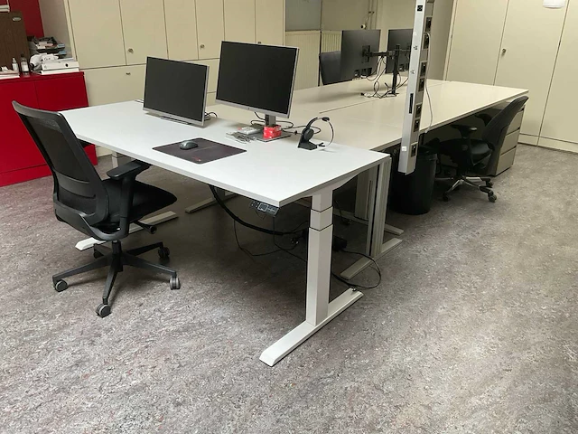 O.a. actiforce 1x elektrisch zit/sta / 3x bureau - afbeelding 1 van  10