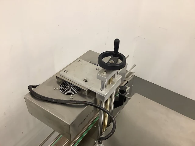 Oceanpacking - glf-1800 - inductie aluminiumfolie seal machine - afbeelding 4 van  16