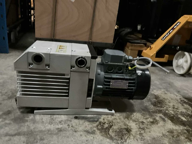 Oerlikon trivac tweetraps draaischuif 11266 vacuümpomp - afbeelding 3 van  5