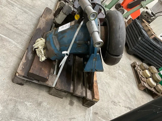 Oilwell b-338 hydraulisch aangedreven waterpomp met toebehoren - afbeelding 24 van  33