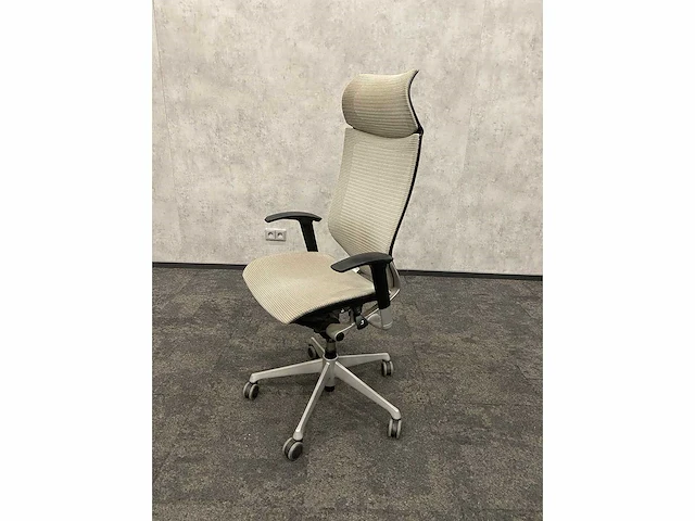 Okamura baron - ergonomische bureaustoel - armpad defect - afbeelding 11 van  11