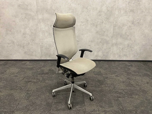 Okamura baron - ergonomische bureaustoel - armpad defect - afbeelding 1 van  11