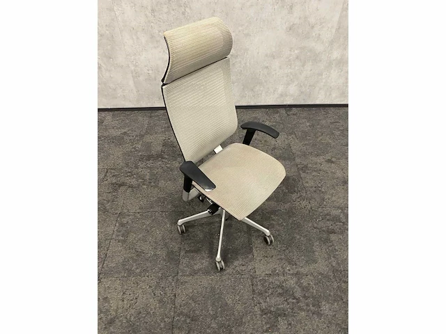 Okamura baron - ergonomische bureaustoel - armpad defect - afbeelding 3 van  11